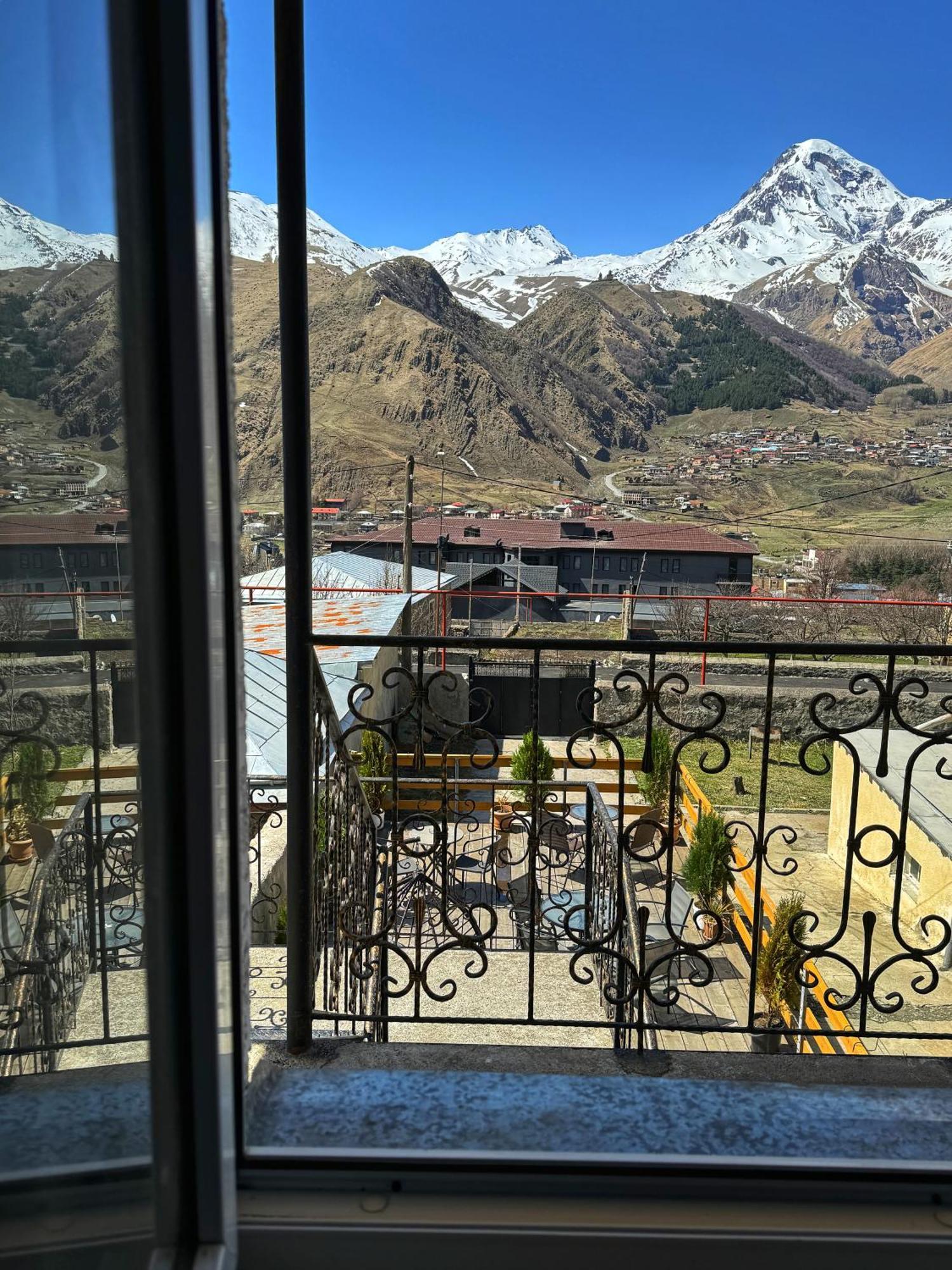 Hotel Elia Kazbegi Esterno foto