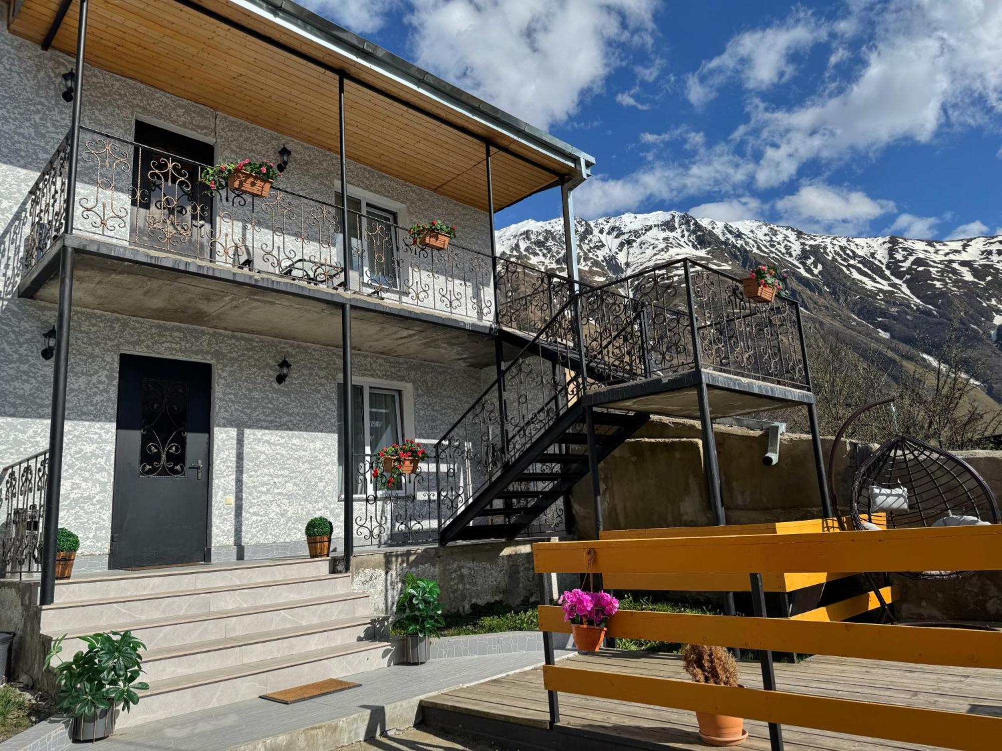 Hotel Elia Kazbegi Esterno foto